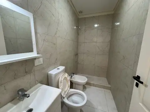 Monoambiente en alquiler sobre Av. Mitre