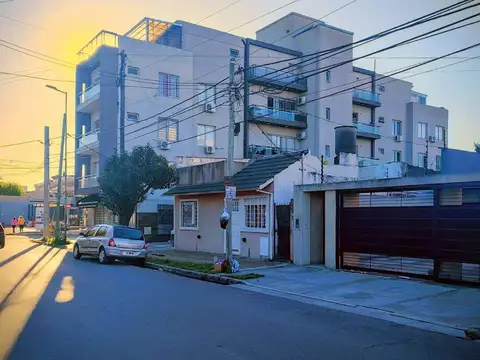 HAEDO - EXCELENTE UBICACION - TERRENO 300 M2. - ZONIF. RTMA - IDEAL INVERSOR O DESARROLLADOR  