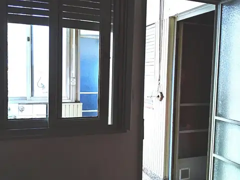 AMPLIO DEPARTAMENTO 3 AMB. CON DEPENDENCIA - CONTRAFRENTE - BALCON