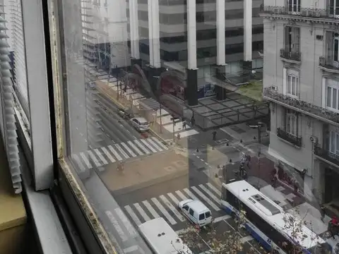 Oficina 13 ambientes con 3 baños