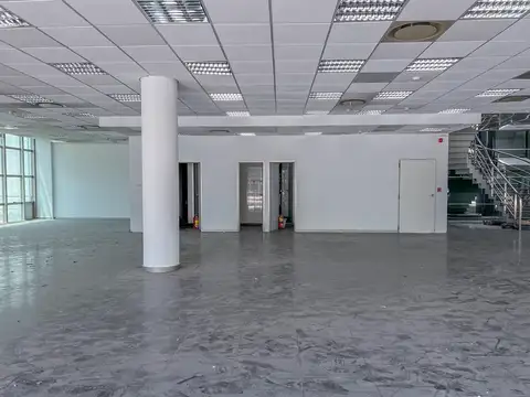 Oficina en Venta con 29 cocheras