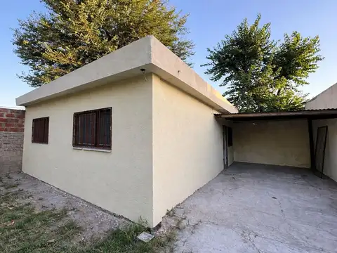 ALQUILER CASA - 2 DORMITORIOS -CASTELAR