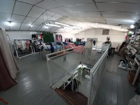 Local en principal arteria comercial de Rafael Calzada!