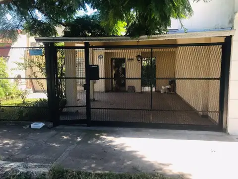 VENTA DE CASA SOBRE LOTE PROPIO - LOMAS DE ZAMORA