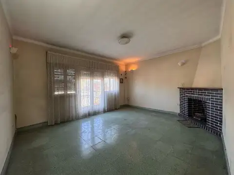 CASA 4 AMBIENTES VENTA MARMOL CON LOCAL Y PARQUE