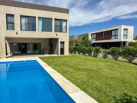 Venta | Casa 4 ambientes a estrenar con pileta | Barrio Vila Marina - Villanueva