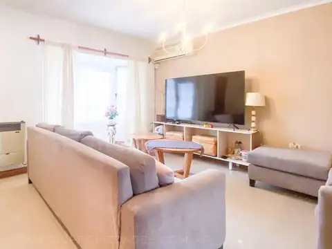 Gervasio de posadas  al 2400, entre Hudson y Lynch