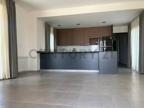 Oficina en Venta en Rodeo del Medio, USD 165.000