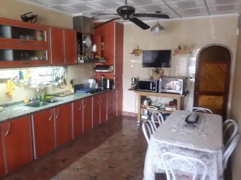 Casa 3 ambientes con 2 baños