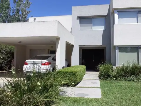 Casa en Funes Hills Cadaques. Lote 273. Piscina. Hermosa ubicación