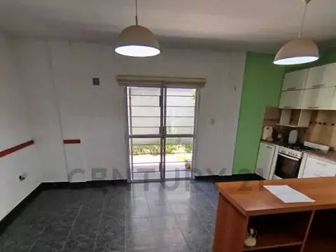 Departamento en Alquiler en Los Hornos, $ 630.000