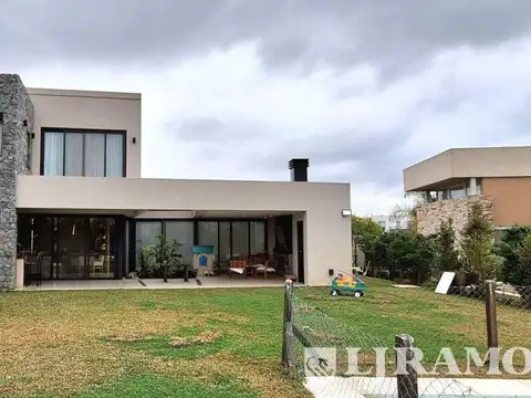 Casa en Venta al Este