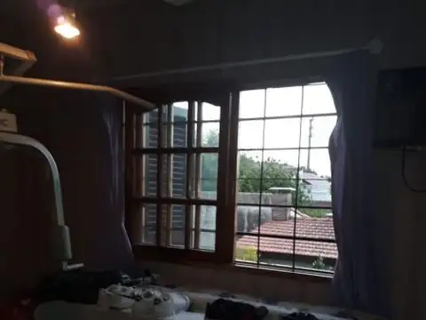 CASA 4 AMBIENTES CON COCHERA