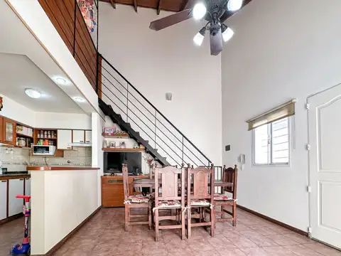 Depto Tipo Casa en Venta de 3 ambientes