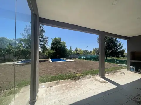 Casa 5 ambientes con 3 baños