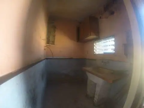 Casa Lote Propio - A Reciclar - JardÃ­n - Fondo