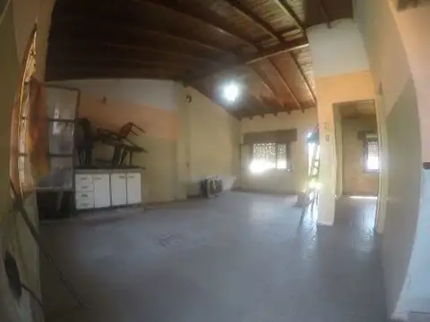 Casa Lote Propio - A Reciclar - JardÃ­n - Fondo