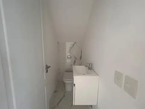 Casa 5 ambientes con 2 baños