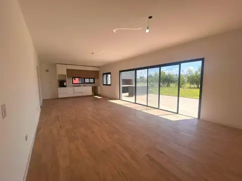 Casa en Venta en Pilar del Este - Santa Lucia, USD 200.000