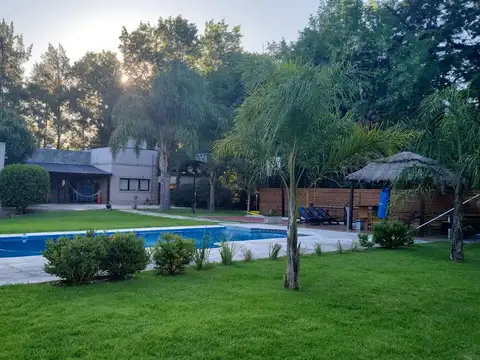 Casa en Venta con 2 cocheras