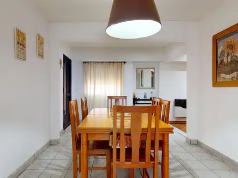 Casa 6 ambientes con 2 baños