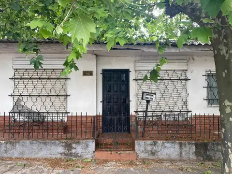 Casa en venta - 4 Dormitorios 2 Baños - Cochera - 172Mts2 - Bernal Oeste, Quilmes