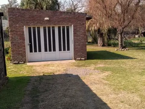 Casa 9 ambientes con 2 baños