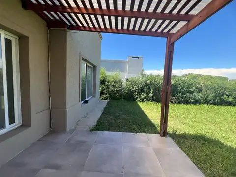 Casa en Alquiler en Pilar del Este - Santa Elena, USD 1.000
