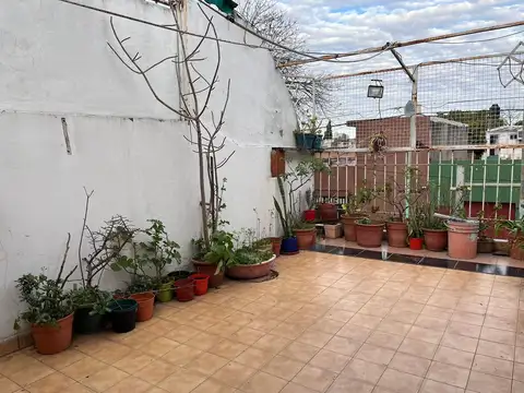 CASA EN VENTA 3 AMB V. SOLDATI CON PATIO Y JARDIN