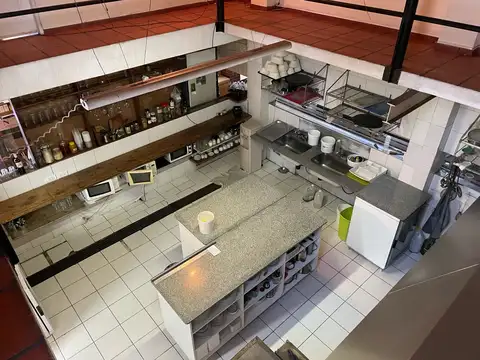 Local en  esquina varios destinos