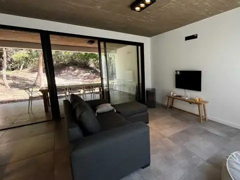 Casa en Alquiler en Barrio Senderos 3, USD 1.800