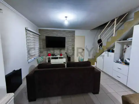 B. Gral. J. M. de Rosas 900, Piso 0