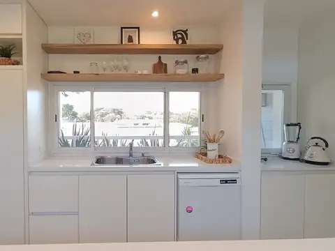 Casa 6 ambientes con 3 baños