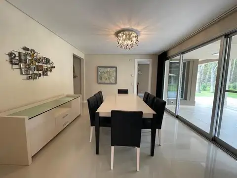 Casa 6 ambientes con 4 baños