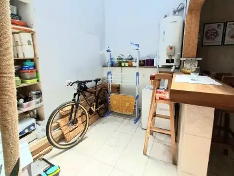 PH 3 AMBIENTES - ZONA COLÓN Y GUIDO - 1ER PISO ESCALERA - SIN EXPENSAS