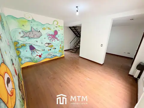 Casa 6 ambientes con 2 baños