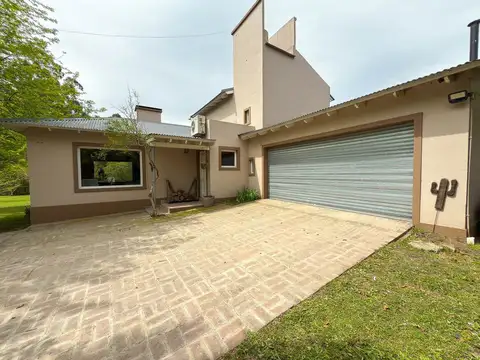 Casa en Venta con 2 cocheras