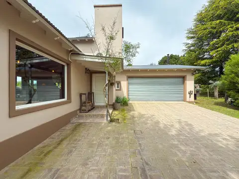 Casa 5 ambientes con 2 baños