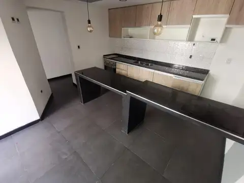 Casa de 4 ambientes en lote propio refaccionada a nuevo