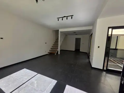 Casa 4 ambientes con 3 baños