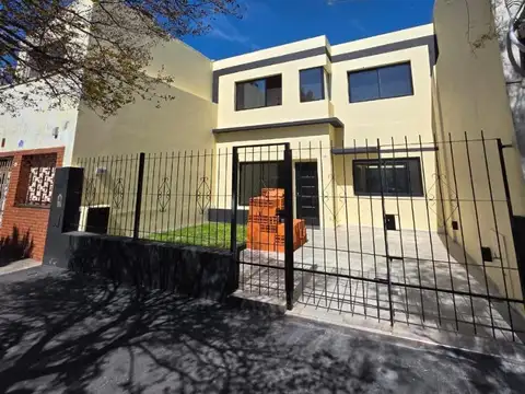 Casa de 4 ambientes en lote propio refaccionada a nuevo