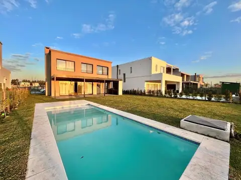 Casa  en Venta en Carpinchos, Nordelta