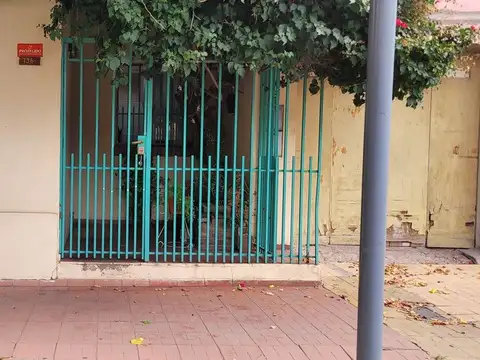 VENTA CASA CENTRO DE GODOY CRUZ, EXCELENTE TERRENO