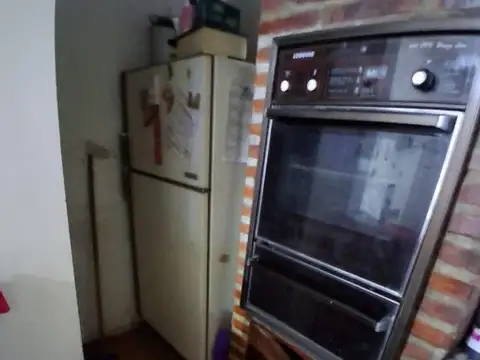 EN VENTA CASA 4 AMBIENTES EN CASTELAR SUR