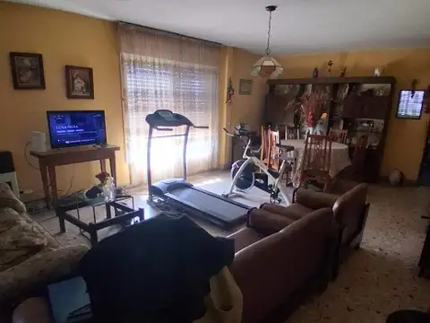 EN VENTA CASA 4 AMBIENTES EN CASTELAR SUR