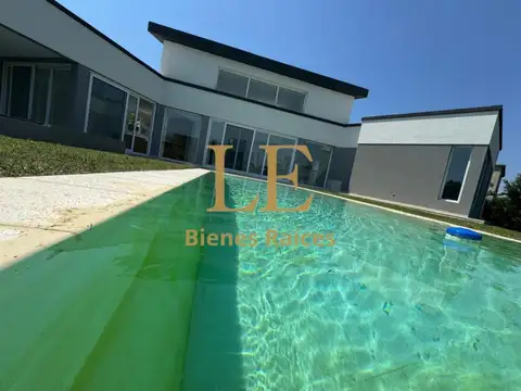 CASA A LA VENTA EN EL CANTON