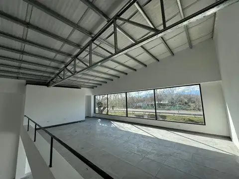 Galpon en Venta 11  mts Frente