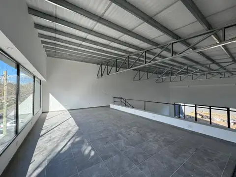 Galpón a la venta sobre colectora de Ruta nro 9