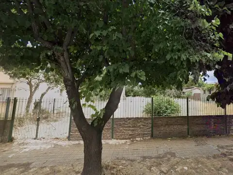 TERRENO MULTIFAMILIAR EN MERLO CENTRO SOBRE AVENIDA