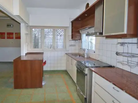 Venta Casa 3 dormitorios y cochera . Apto crédito hipotecario.